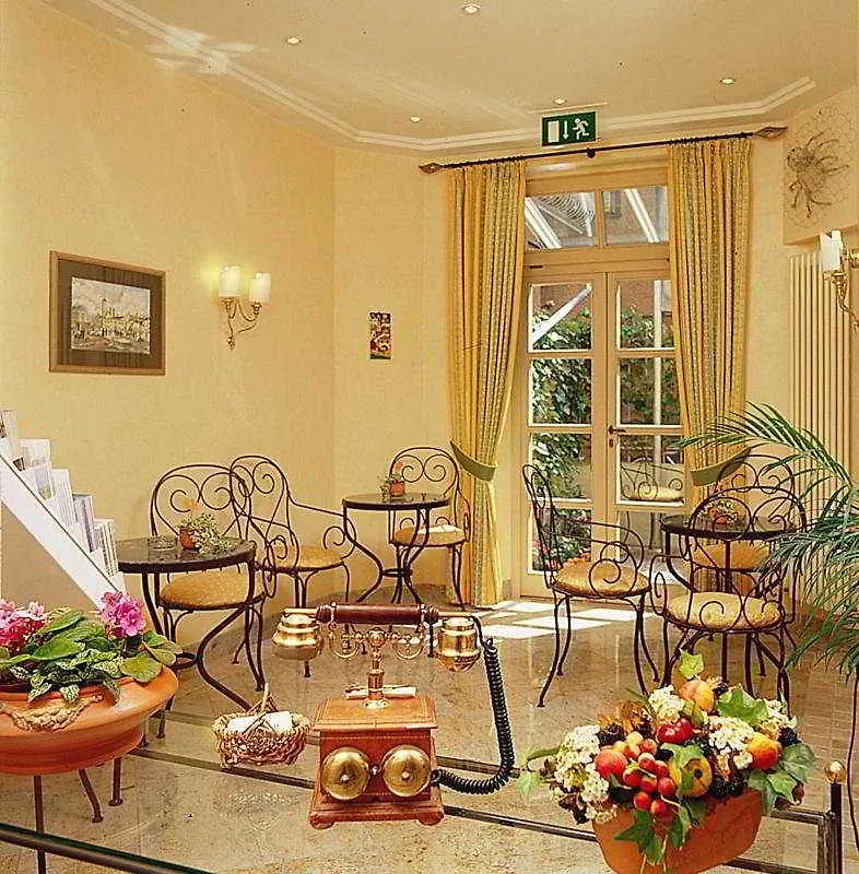 Hotel Hauser An Der Universitaet Múnich 3*,